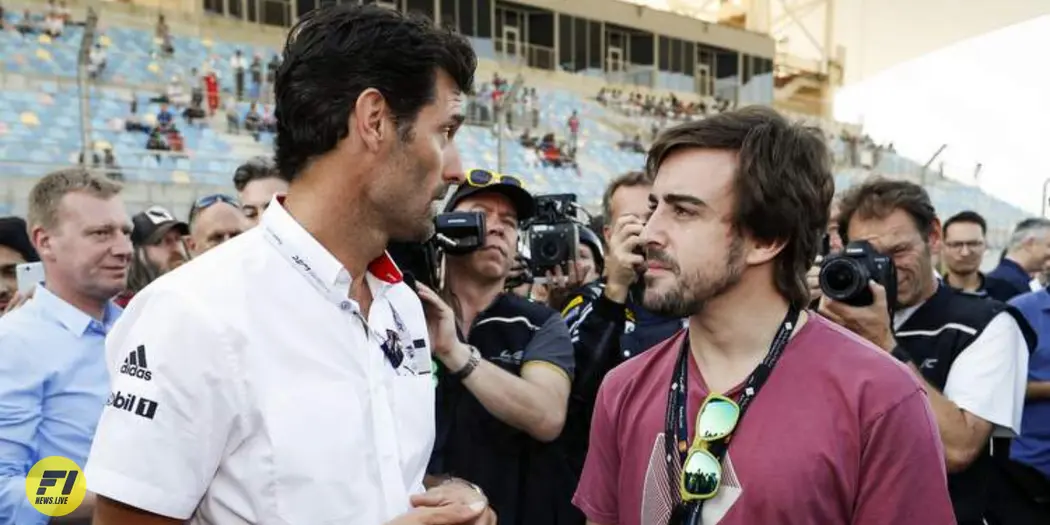 Mark Webber discussing with Fernando Alonso