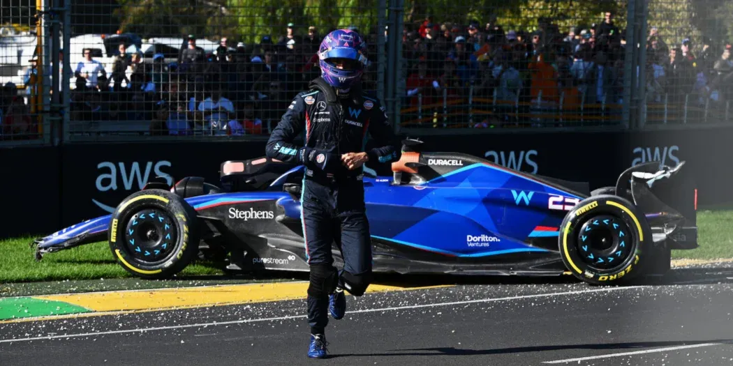 Alexander Albon leaving the track after his crash during Australian GP 2023