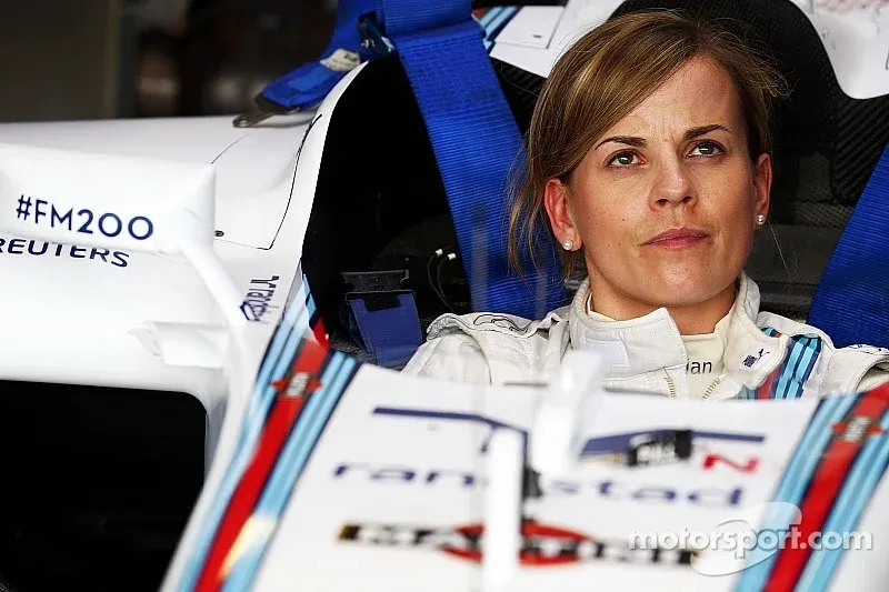 Susie Wolff sitting comfortable in the Williams F1 Car (Image Credit: Motorsport.com)