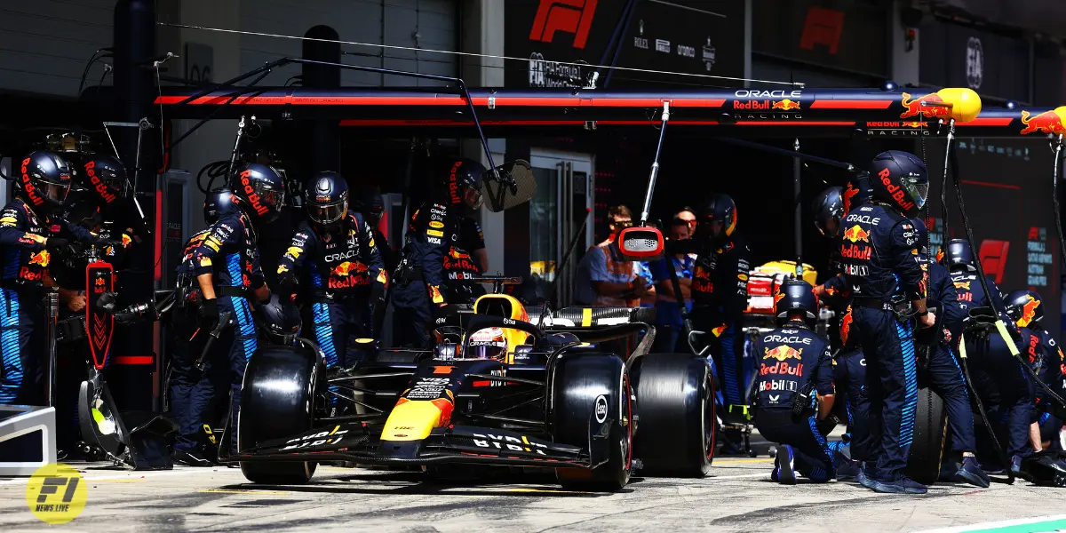 Verstappen slow pit stop-Red Bull Content Pool