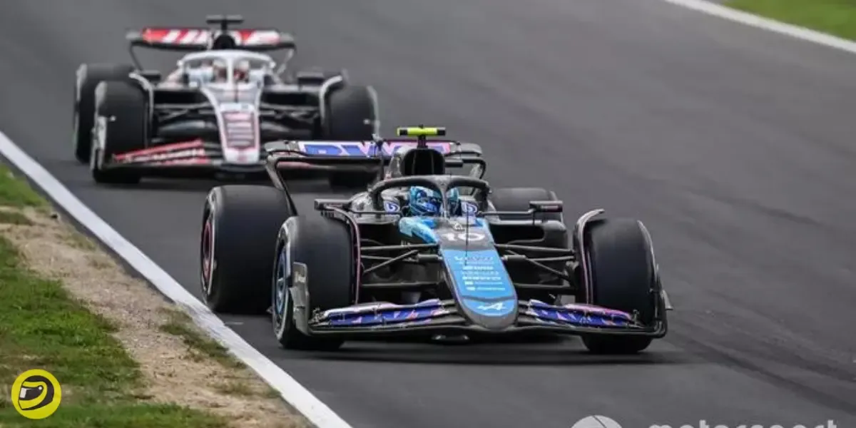 Pierre Gasly, Alpine A524 and Kevin Magnussen, Haas VF-24 in Italy GP-Pitinisder.com