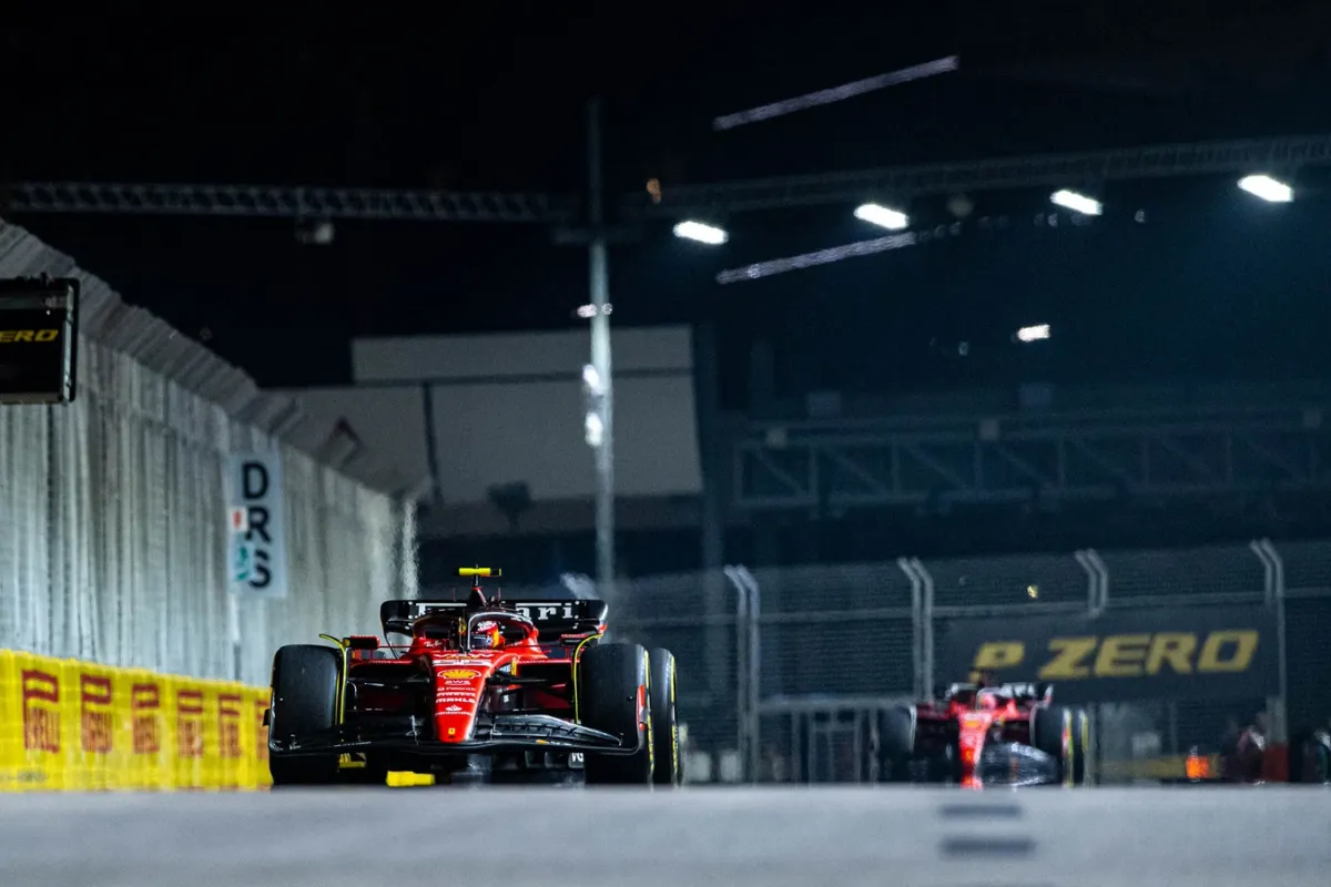 Sainz snatches Singapore Pole as Verstappen is out in Q2