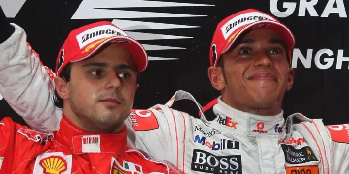 Felipe Massa beaten by Lewis Hamilton in the final race for Formula 1 2008 title