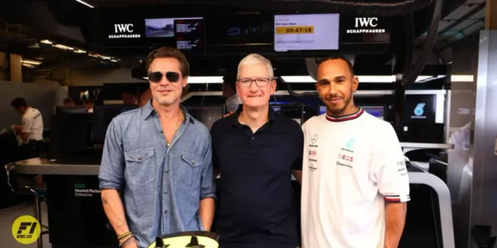 Brad Pitt, Tim Cook, and Lewis Hamilton during the F1 weekend at the Circuit of the Americas 2022 - Bestimage