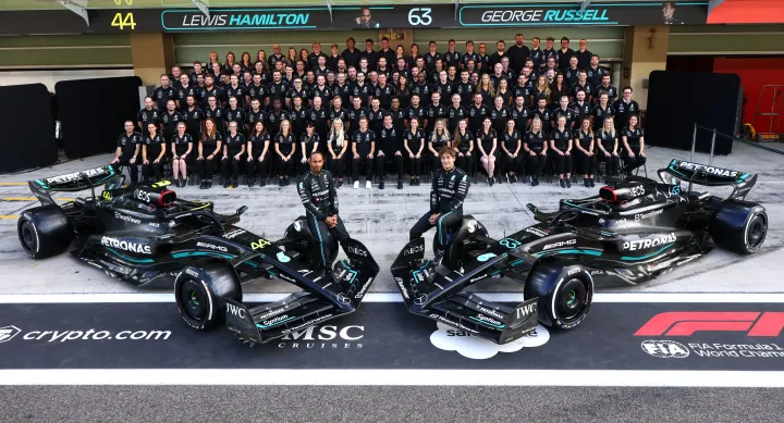 Mercedes team picture 2023 Abu Dhabi Grand Prix